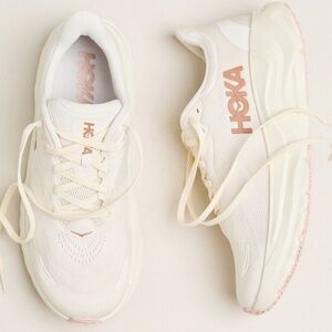 BRAND NEW Hoka Arahi 8